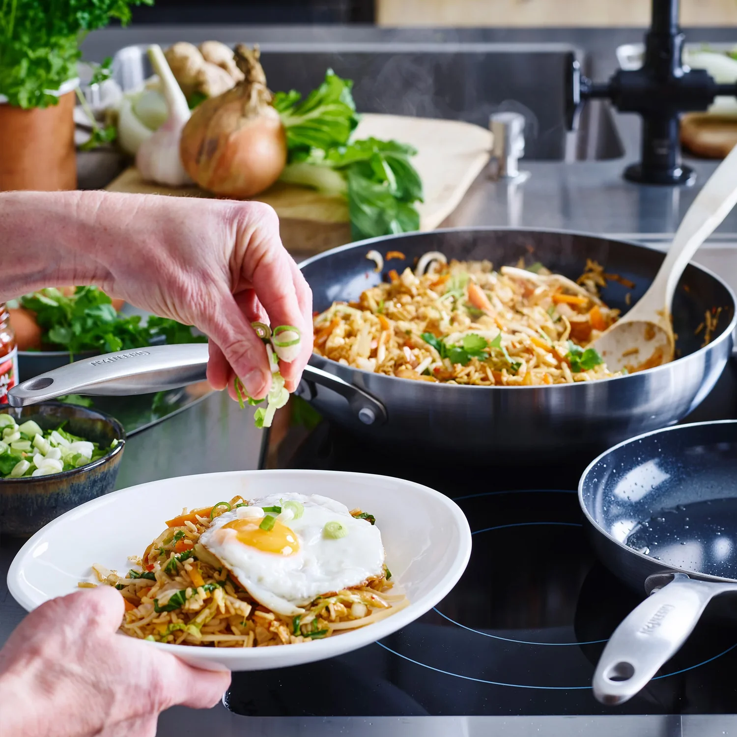GreenPan Geneva Wok 28cm / 3.6 Litre - Image 4