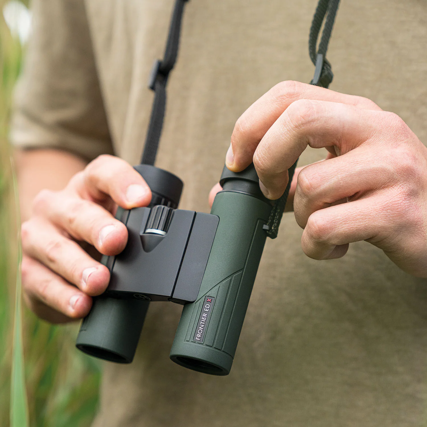 Hawke Frontier EDX 8x25 Compact Binoculars - Image 3