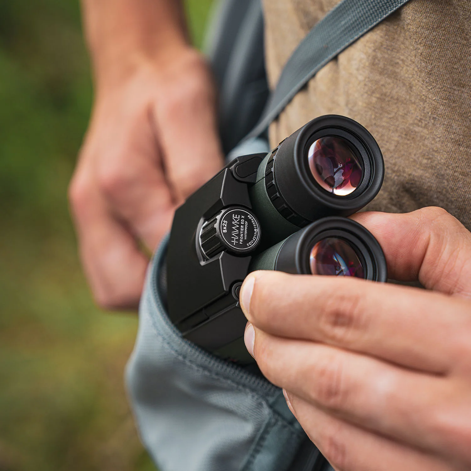 Hawke Frontier EDX 8x25 Compact Binoculars - Image 5