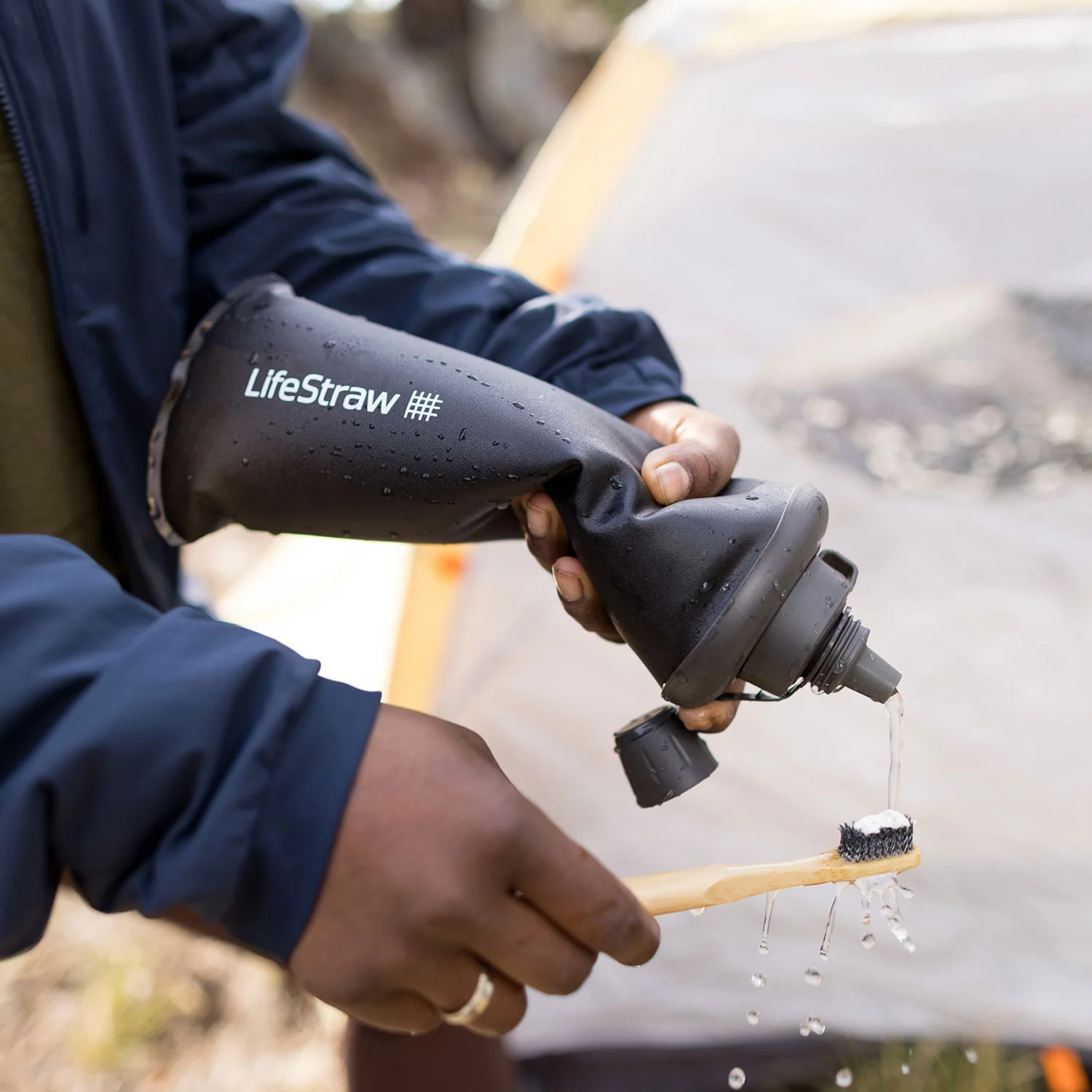 LifeStraw Peak Series Collapsible Squeeze Bottle 1L - Dark Grey - Image 5