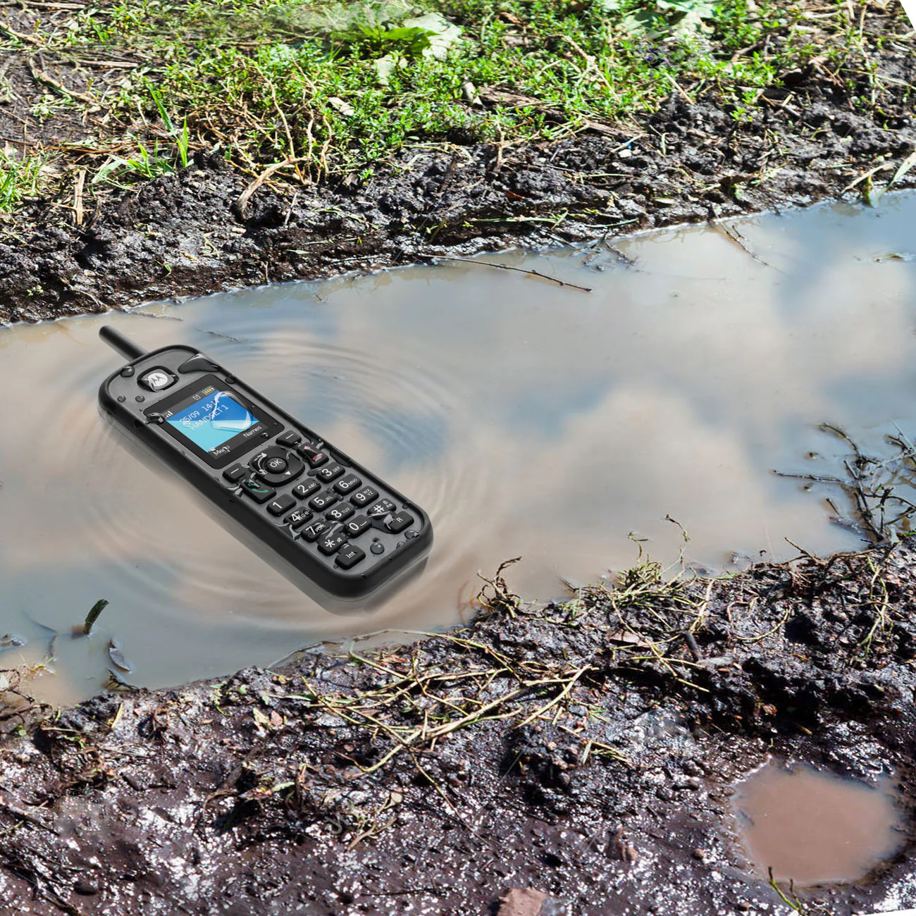 Motorola O203 Long Range Cordless Phone, Trio Handset - Image 2
