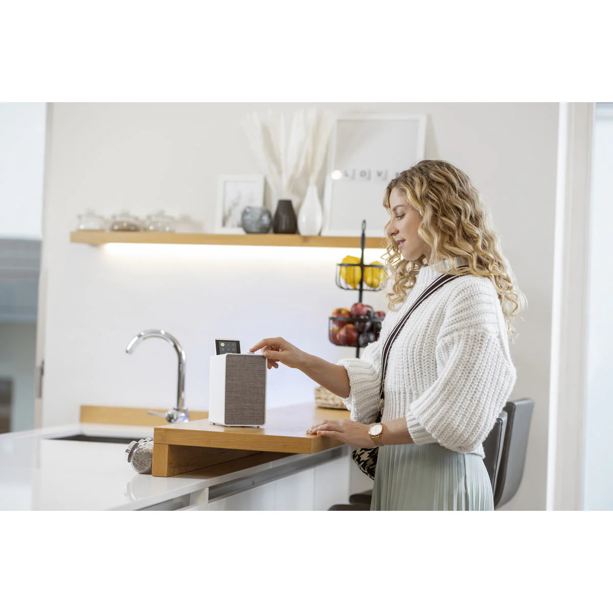 Pure Evoke Spot DAB & Internet Radio with Bluetooth in Cotton White - Image 5